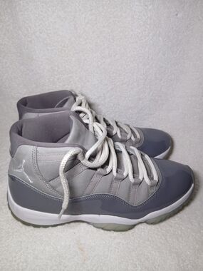 Nike Air Jordan 11 Retro High Top Gray and White Men's Athletic Shoes.Size 10.5